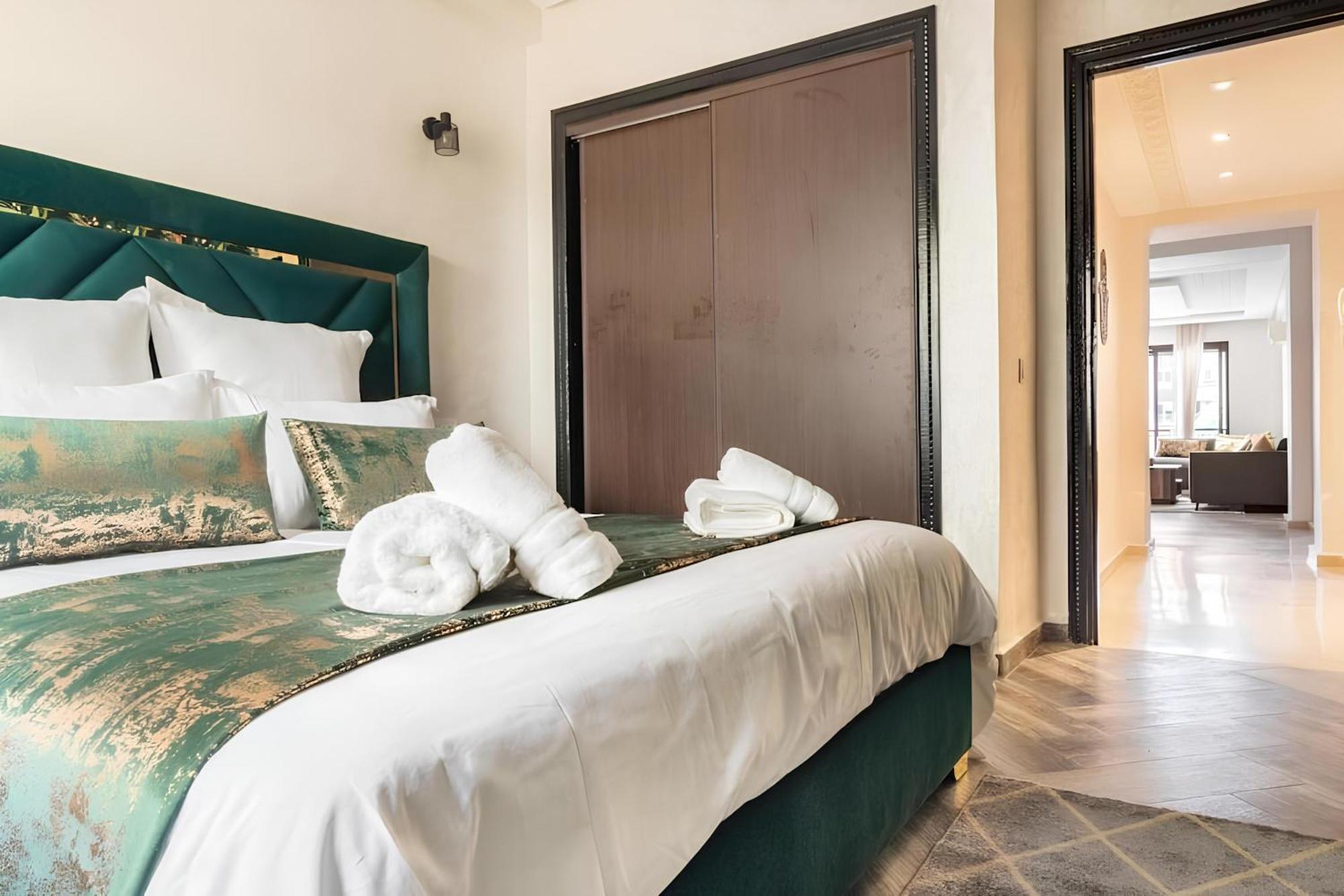 C-Appartement De Luxe Plein Centre De Gueliz Avec Piscine Parking Wifi Netflix Marrakesh Exteriör bild